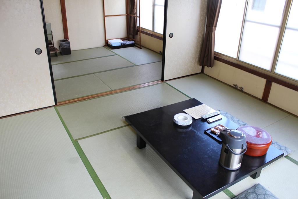 פוג'יסאווה Kinokuniya Ryokan חדר תמונה
